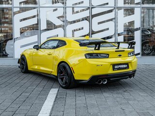 2018 Chevrolet Camaro ZL1 VI Рестайлинг, жёлтый, 7230000 рублей, вид 2