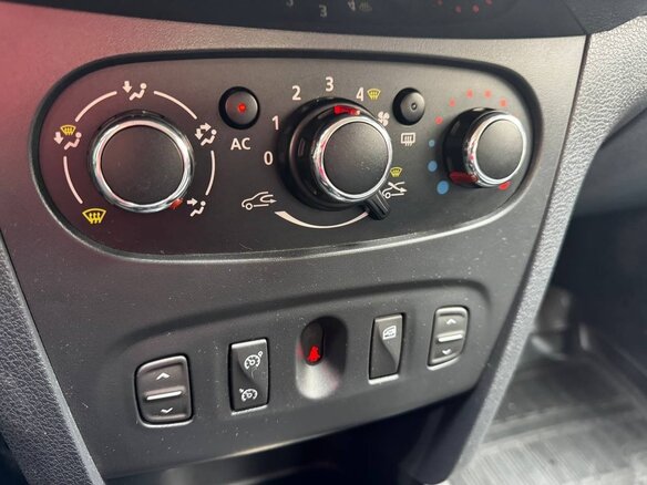 2014 Renault Logan II, бежевый - вид 17