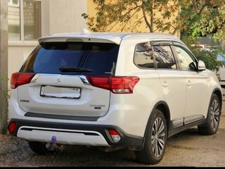 2017 Mitsubishi Outlander III Рестайлинг 2, белый, 2020000 рублей, вид 2