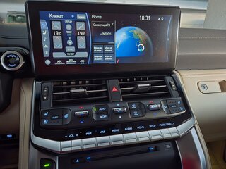 2021 Toyota Land Cruiser 300 Series, белый, 13200000 рублей, вид 3