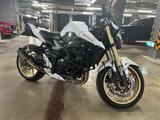Suzuki GSR 750