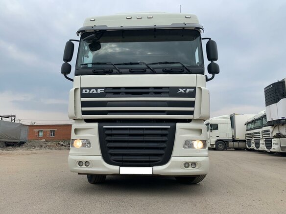 2017 DAF XF 105, белый - вид 1
