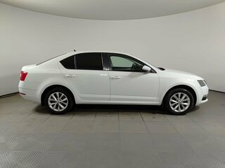 2019 Skoda Octavia III (A7) Рестайлинг, белый, 1570000 рублей, вид 5