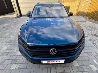 2020 Volkswagen Touareg III, синий, 5500000 рублей, вид 2