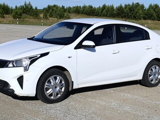 2021 Kia Rio IV Рестайлинг, белый, 1215000 рублей, вид 1
