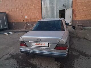 1992 Mercedes-Benz W124 200, серебристый, 430000 рублей, вид 2