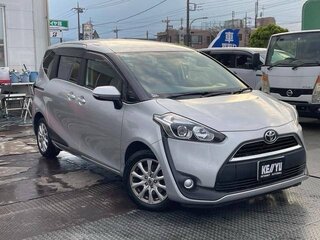 2016 Toyota Sienta II, серебристый, 990000 рублей, вид 2