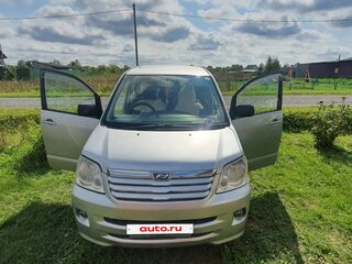 2002 Toyota Noah I (R60), серый, 800000 рублей, вид 3