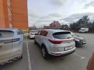 2018 Kia Sportage IV, серебристый, 1850000 рублей, вид 4