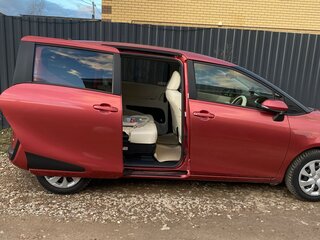 2018 Toyota Sienta II, красный, 1780000 рублей, вид 3