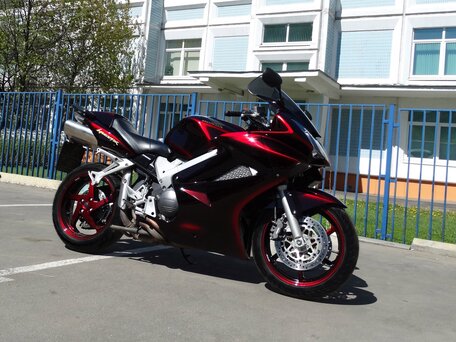 2006 Honda VFR 800, красный, 550000 рублей, вид 1