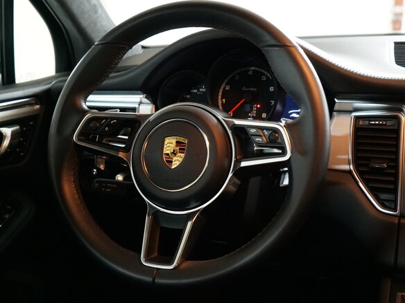 2015 Porsche Macan Turbo I, серебристый - вид 2
