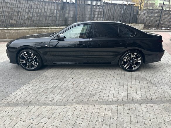 2023 BMW 7 серии 740d xDrive VII (G70), чёрный, 13300000 рублей - вид 5
