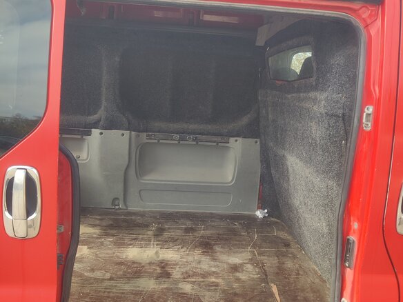 2010 Renault Trafic, красный, 990000 рублей - вид 5