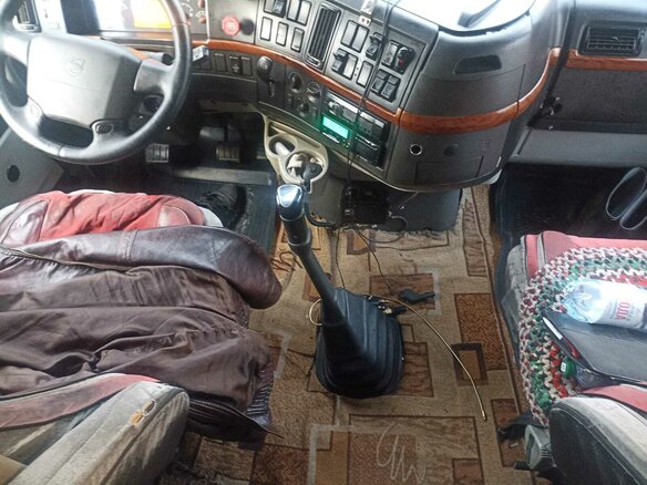 2003 Volvo VNL, красный, 1300000 рублей - вид 9