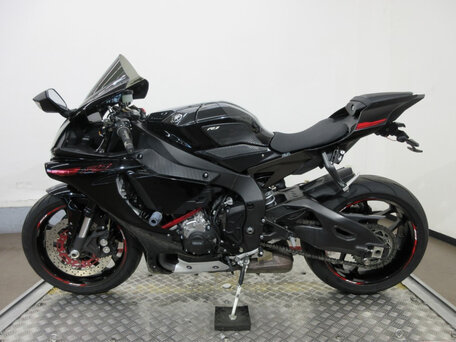 2016 Yamaha YZF-R1, чёрный, 712123 рублей, вид 2