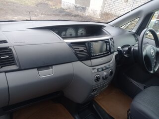 2005 Toyota Voxy I (R60), белый, 600000 рублей, вид 5