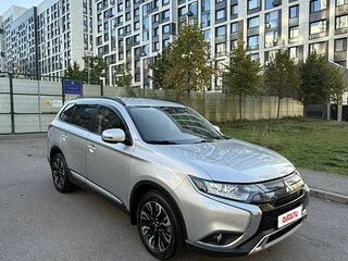 2021 Mitsubishi Outlander III Рестайлинг 3, серебристый, 2935000 рублей, вид 2