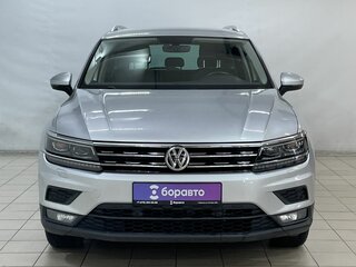 2017 Volkswagen Tiguan II, серебристый, 2100000 рублей, вид 3