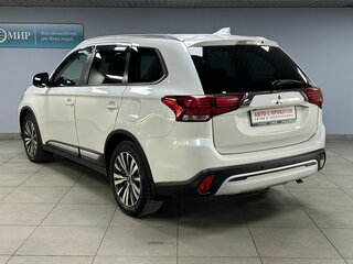 2021 Mitsubishi Outlander III Рестайлинг 3, белый, 1880000 рублей, вид 5