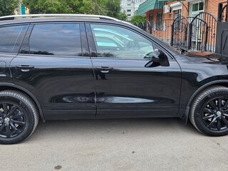 2010 Volkswagen Touareg II, чёрный, 2100000 рублей, вид 3