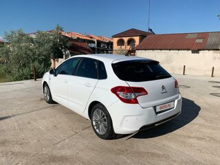 2012 Citroen C4 II, белый, 700000 рублей, вид 3