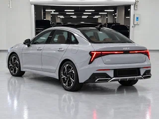 2023 Kia K5 III Рестайлинг, серый, 2730000 рублей, вид 3