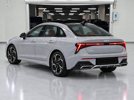2023 Kia K5 III Рестайлинг, серый, 2730000 рублей, вид 3