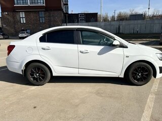 2014 Chevrolet Aveo II, белый, 900000 рублей, вид 3