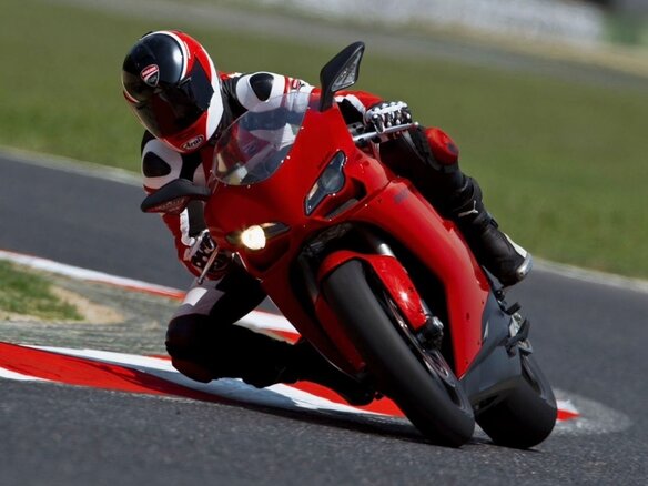 2011 Ducati 848, красный, 630000 рублей - вид 17