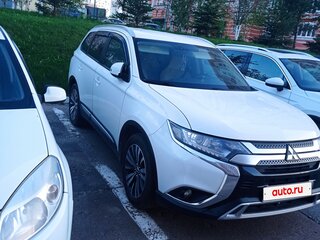 2019 Mitsubishi Outlander III Рестайлинг 3, белый, 2700000 рублей, вид 2