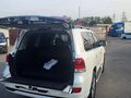 2017 Toyota Land Cruiser 200 Series Рестайлинг 2, белый, 6950000 рублей - вид 8