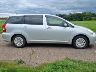 2005 Toyota Wish I, серебристый, 670000 рублей, вид 3