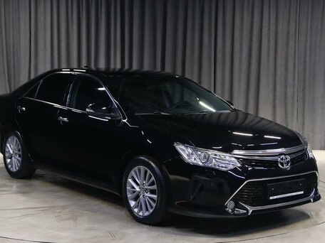 2017 Toyota Camry VII (XV50) Рестайлинг, чёрный, 1849000 рублей, вид 3