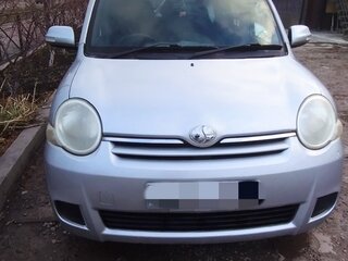 2011 Toyota Sienta I Рестайлинг 2, серый, 750000 рублей, вид 1