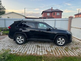 2020 Toyota RAV4 V (XA50), чёрный, 2650000 рублей, вид 2