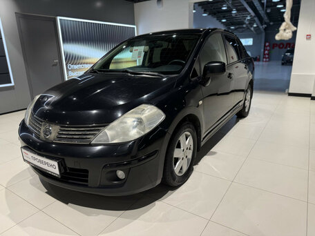 Nissan Tiida I