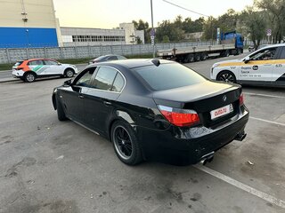 2004 BMW 5 серии 530i V (E60/E61), чёрный, 1250000 рублей, вид 4