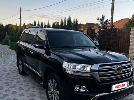 2016 Toyota Land Cruiser 200 Series Рестайлинг 2, чёрный, 6400000 рублей, вид 1