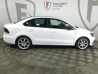 2016 Volkswagen Polo V Рестайлинг, белый, 924000 рублей, вид 4