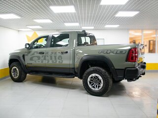 2026 Ram 1500 RHO V Рестайлинг, зелёный, 12499000 рублей, вид 4