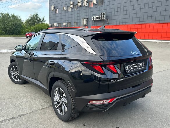 2024 Hyundai Tucson IV, чёрный, 3890000 рублей - вид 6