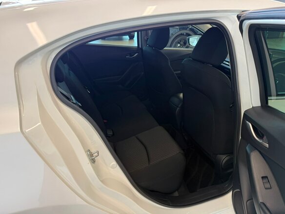 2013 Mazda Axela II Рестайлинг, белый, 1299000 рублей - вид 18