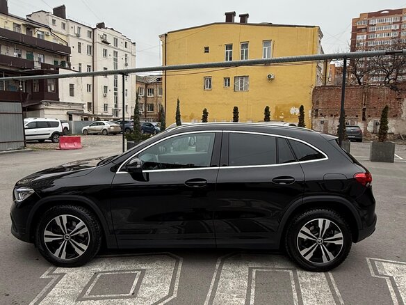 2021 Mercedes-Benz GLA 200 II (H247), чёрный, 3610000 рублей - вид 4