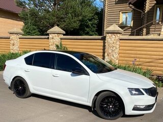 2018 Skoda Octavia III (A7) Рестайлинг, белый, 1390000 рублей, вид 2