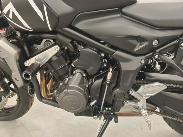 2023 Triumph Trident 660, чёрный, 860000 рублей - вид 16
