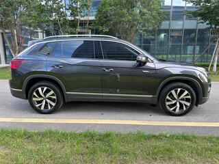 2022 Volkswagen Tayron I, чёрный, 2060000 рублей, вид 3