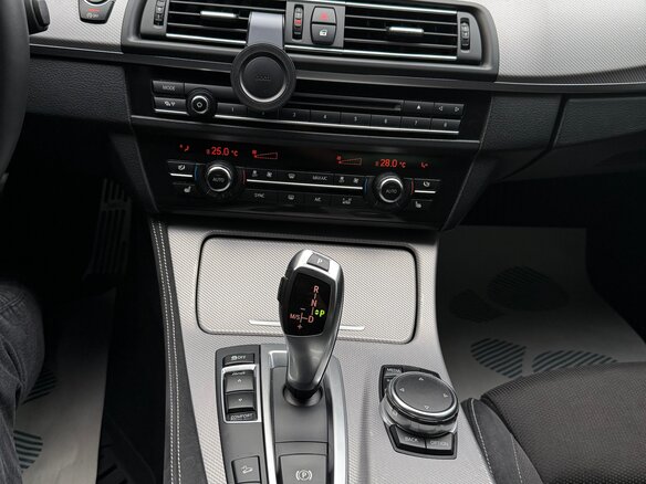 2016 BMW 5 серии 528i xDrive VI (F10/F11/F07) Рестайлинг, белый, 2800000 рублей - вид 15