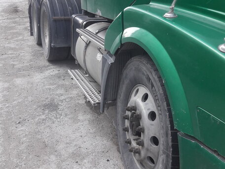 2004 Volvo VNL, зелёный, 990000 рублей, вид 1