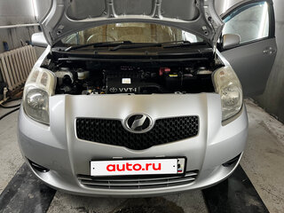 2005 Toyota Vitz II (XP90), серый, 480000 рублей, вид 3